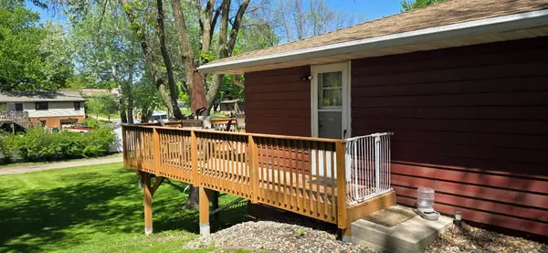 1702 Frank Hall DR, Albert Lea, MN 56007