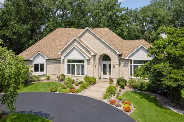 689 Brookside LN, Mendota Heights, MN 55118