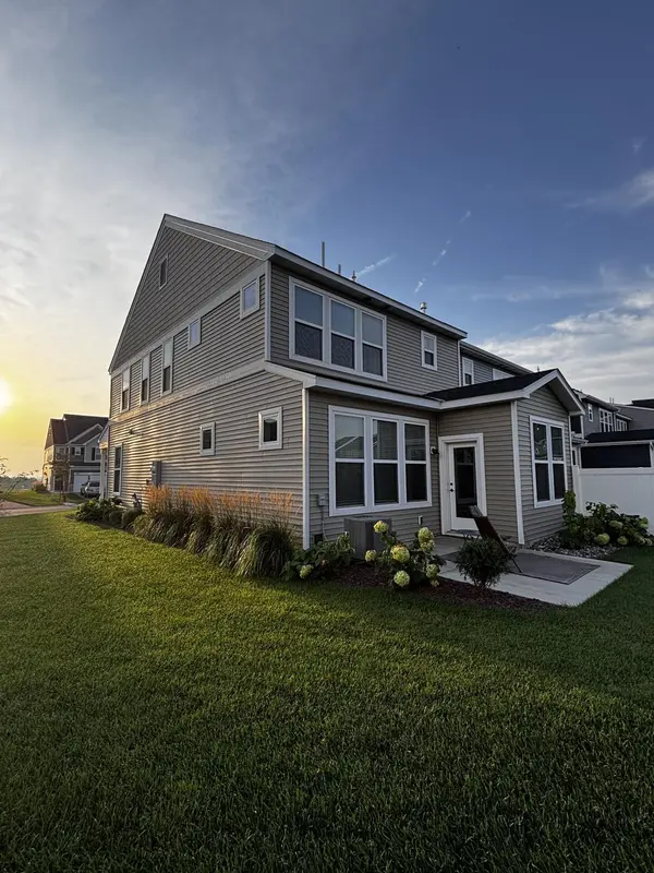 212 Junco RD N, Lake Elmo, MN 55042