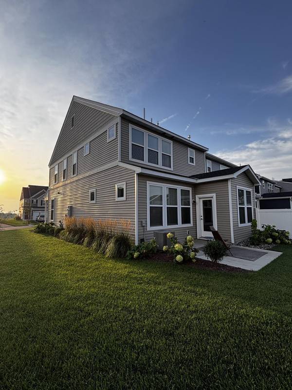 212 Junco RD N, Lake Elmo, MN 55042