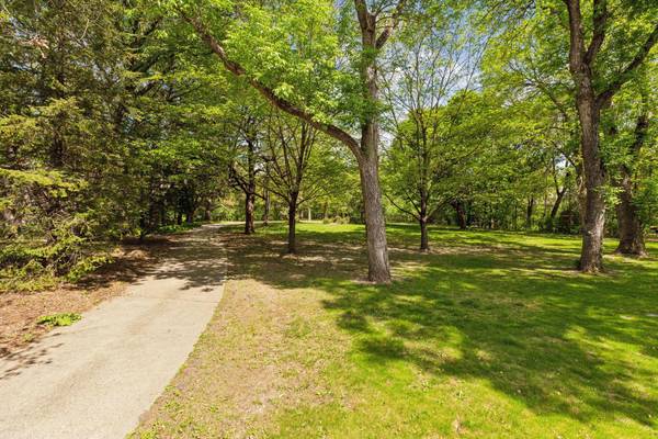 5125 Schaefer RD, Edina, MN 55436