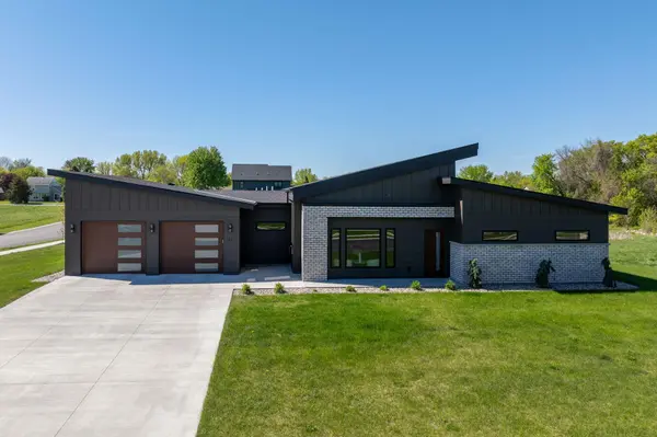 11 South Pointe CT, North Mankato, MN 56003
