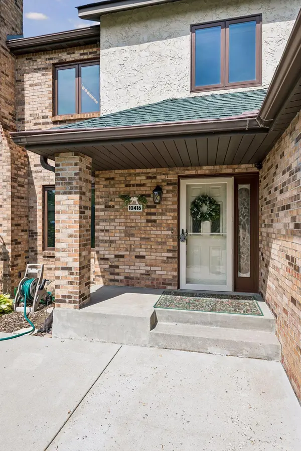 10416 Briar CIR, Bloomington, MN 55437