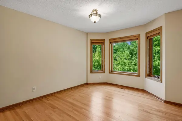 10416 Briar CIR, Bloomington, MN 55437