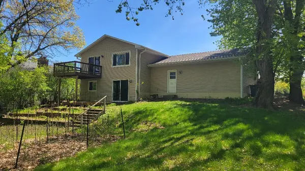 341 Hickory ST, Mahtomedi, MN 55115
