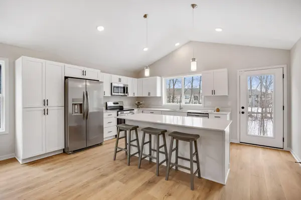1119 Dorthy LN, Elko New Market, MN 55054