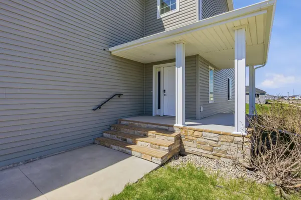1206 Commander DR W, West Fargo, ND 58078