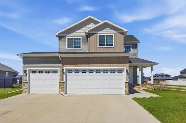 1206 Commander DR W, West Fargo, ND 58078