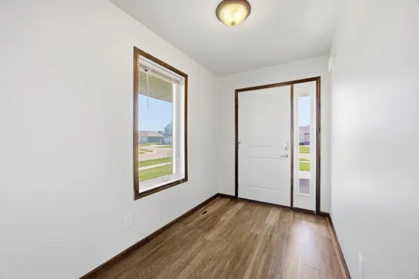 1206 Commander DR W, West Fargo, ND 58078