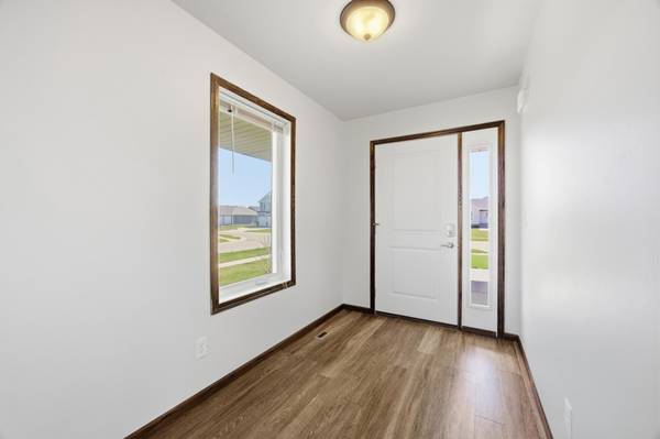 1206 Commander DR W, West Fargo, ND 58078