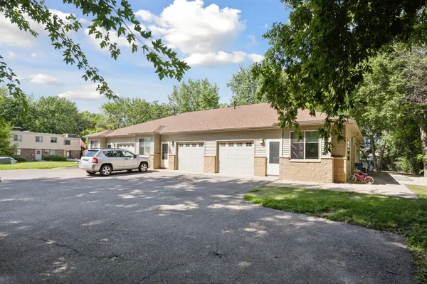 914 1/2 3rd AVE NE, Buffalo, MN 55313