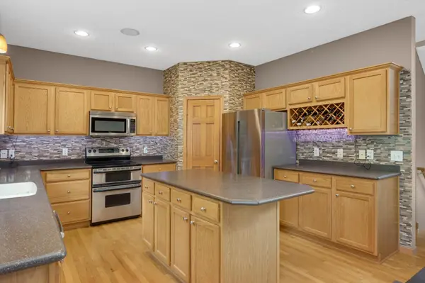 16098 Kennard CT, Lakeville, MN 55044