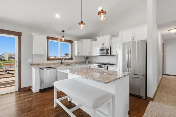 2802 213th ST W, Farmington, MN 55024