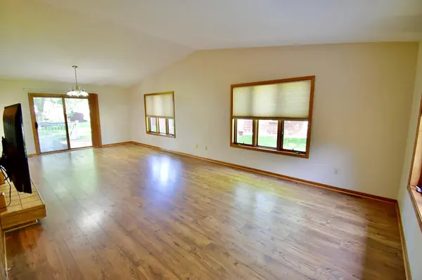 1252 Rolling Oaks LN NW, Hutchinson, MN 55350