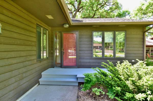 1252 Rolling Oaks LN NW, Hutchinson, MN 55350