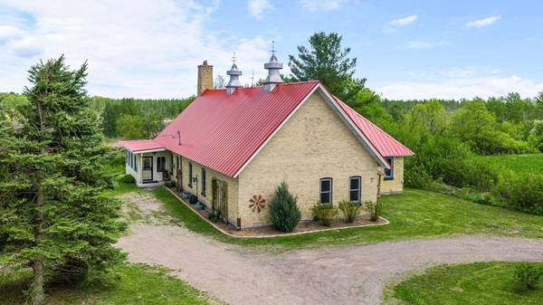 8825 Greeley LOOP, Braham, MN 55006