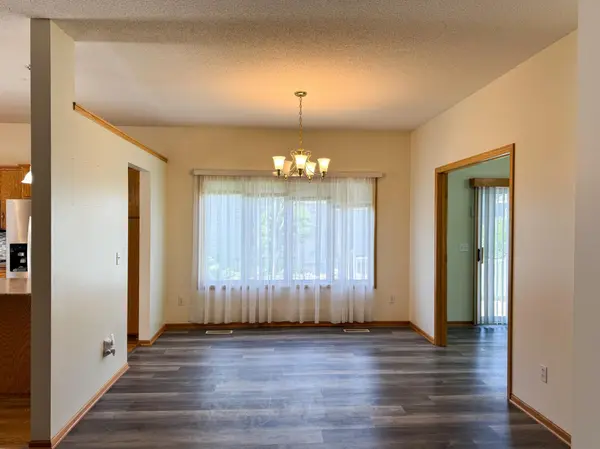 160 Cardinal LN, Clearwater, MN 55320