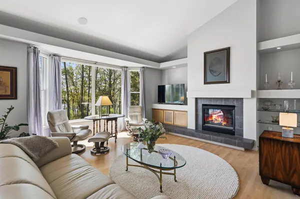 10123 Waterfront DR, Woodbury, MN 55129