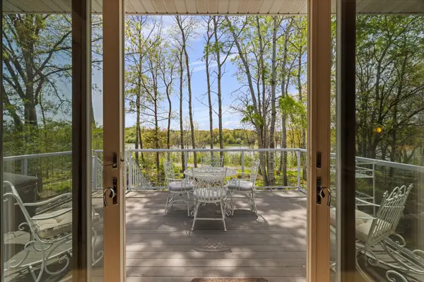 10123 Waterfront DR, Woodbury, MN 55129