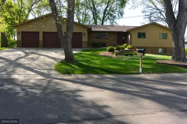 120 Edgewood DR, Glencoe, MN 55336