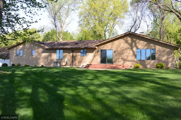 120 Edgewood DR, Glencoe, MN 55336
