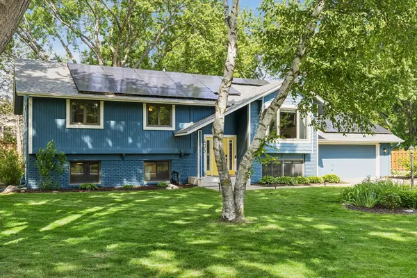405 Merrimac LN N, Plymouth, MN 55447