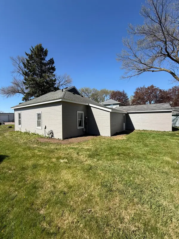 729 E Ripley ST, Litchfield, MN 55355