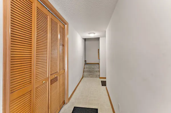 21 River Bend PL, Chaska, MN 55318