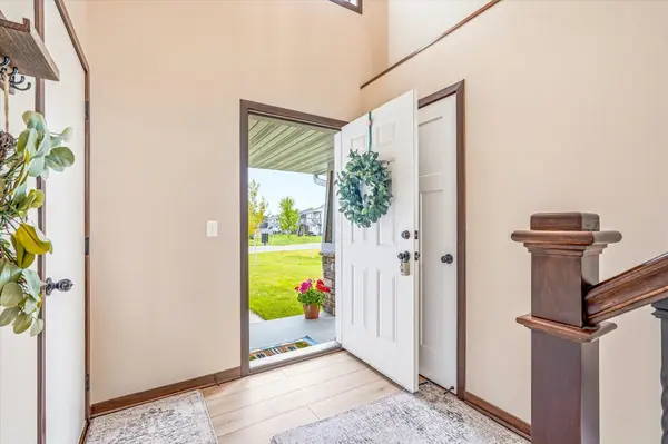 422 Bluebird DR NW, Isanti, MN 55040