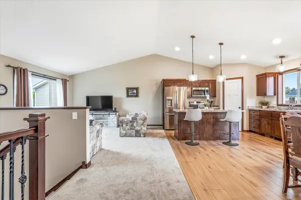 422 Bluebird DR NW, Isanti, MN 55040