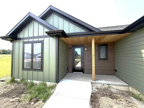 145 Rolling Hills DR, Elgin, MN 55932