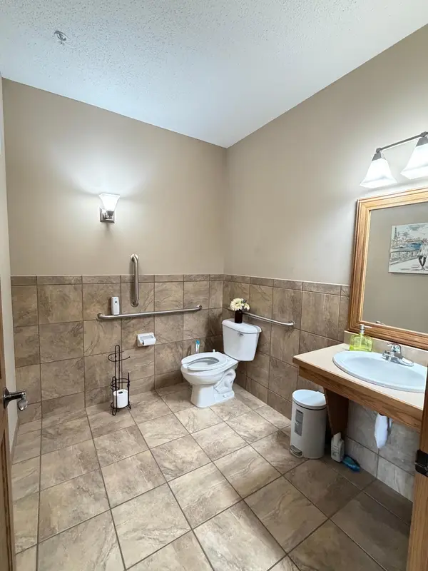 7965 Stone Creek DR, Chanhassen, MN 55317