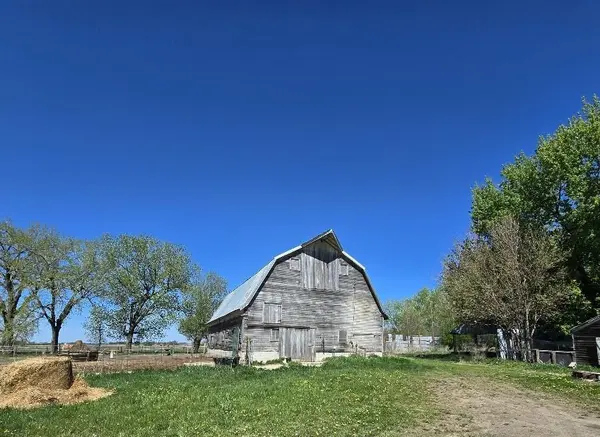 38492 470th AVE, Windom, MN 56101