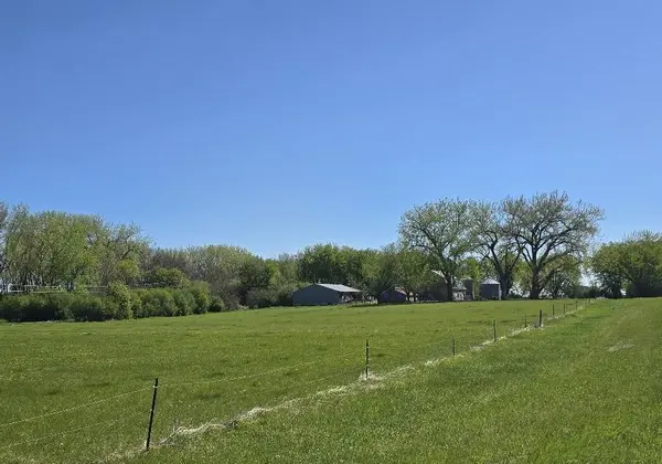 38492 470th AVE, Windom, MN 56101