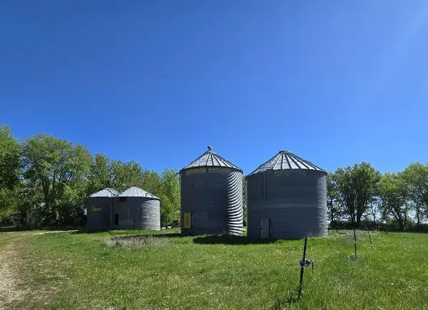 38492 470th AVE, Windom, MN 56101