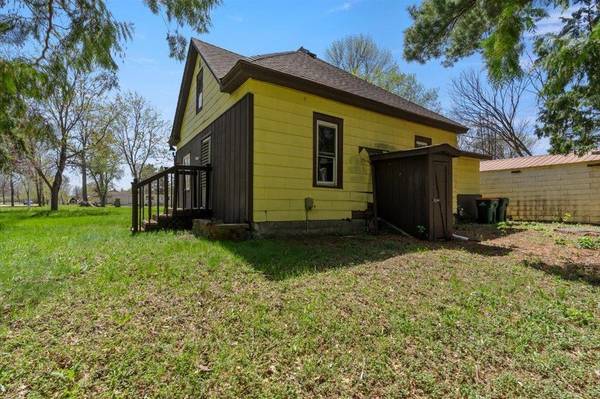 323 4th ST SE, Staples, MN 56479