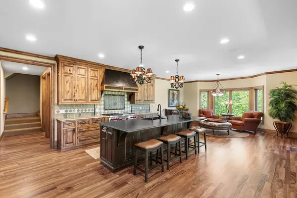 6823 Alpine TRL, Eden Prairie, MN 55346