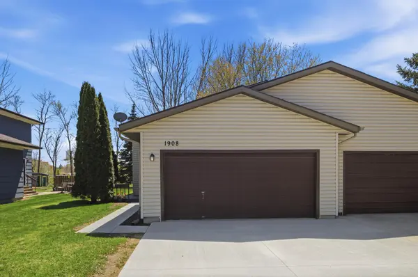 1908 20th AVE S, Fargo, ND 58103