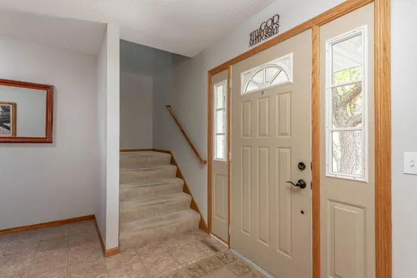 305 Chancery LN, Mankato, MN 56001