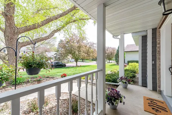 305 Chancery LN, Mankato, MN 56001