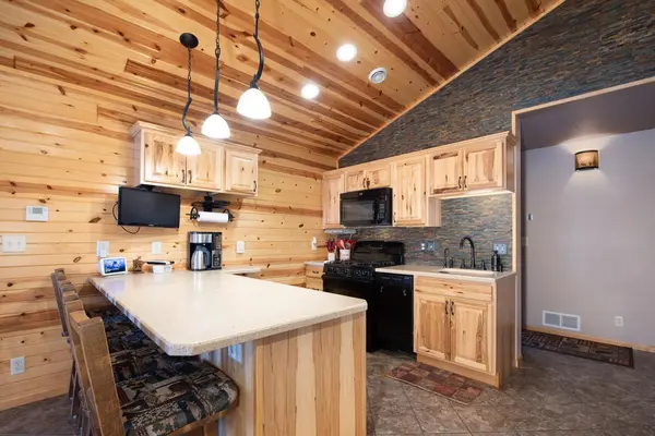 412 Doran DR, Madison Lake, MN 56063