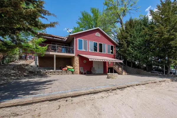 412 Doran DR, Madison Lake, MN 56063