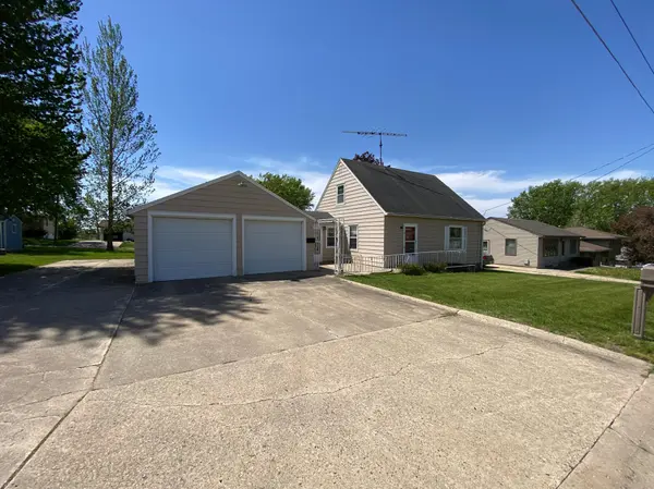 2021 Tower RD, Albert Lea, MN 56007