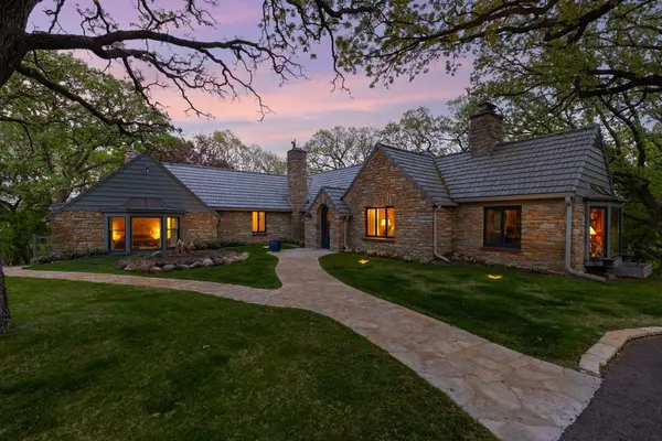 10300 Riverview RD, Eden Prairie, MN 55347