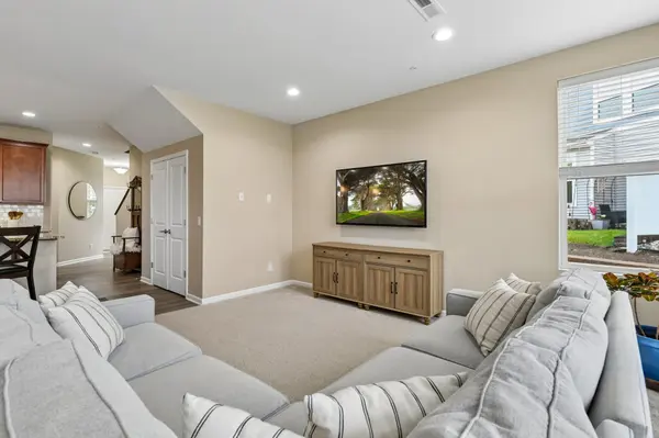 708 Rockburn RD, Chanhassen, MN 55317