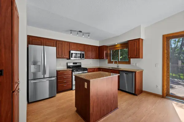13924 W Preserve BLVD, Burnsville, MN 55337