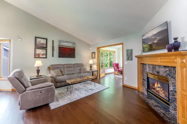 3022 Highpointe Curve, Roseville, MN 55113
