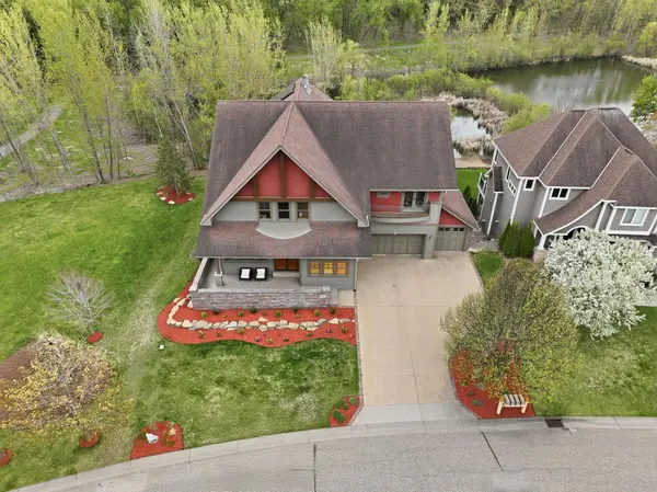 10721 Watersedge LN, Woodbury, MN 55129