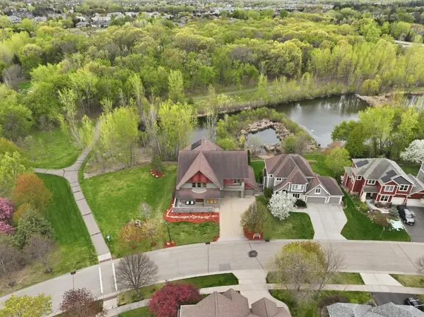 10721 Watersedge LN, Woodbury, MN 55129