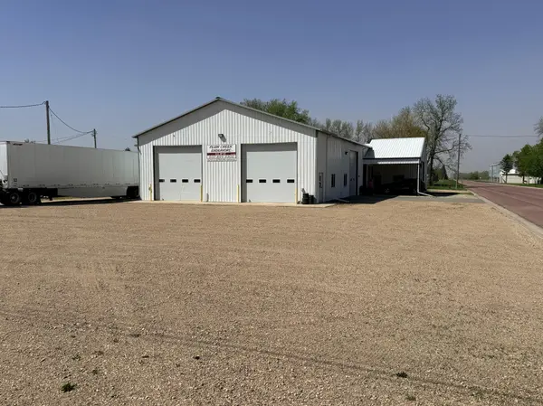 211 8th ST, Walnut Grove, MN 56180